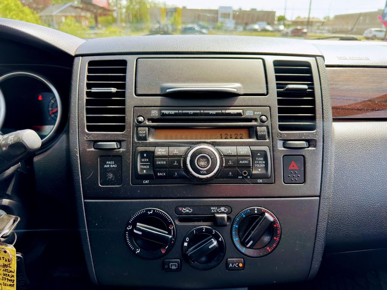 2012 Nissan Versa SL Photo