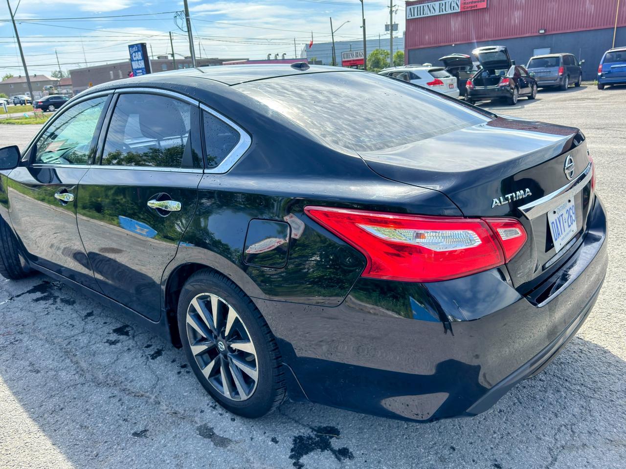 2017 Nissan Altima SL Photo