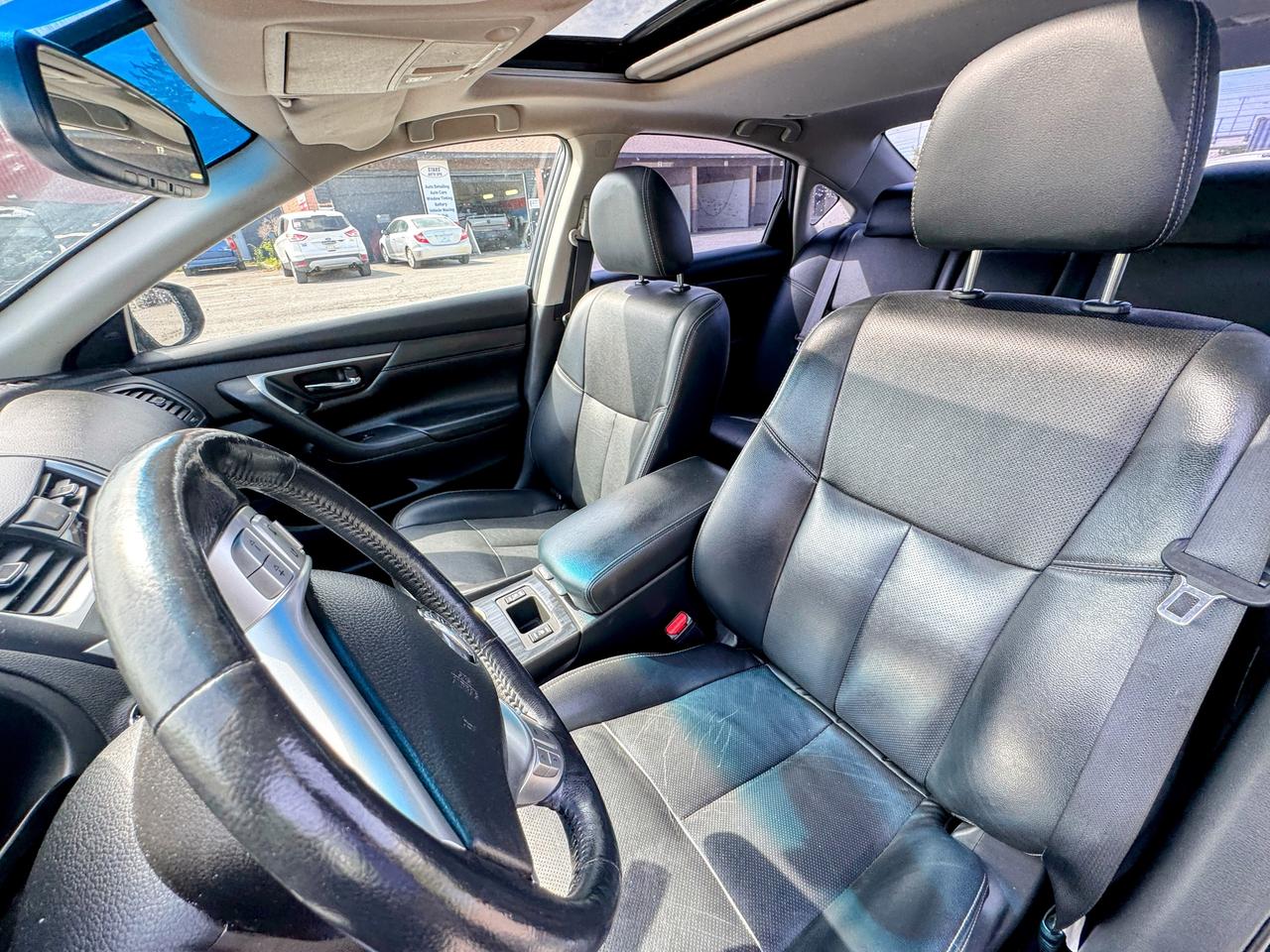 2017 Nissan Altima SL Photo
