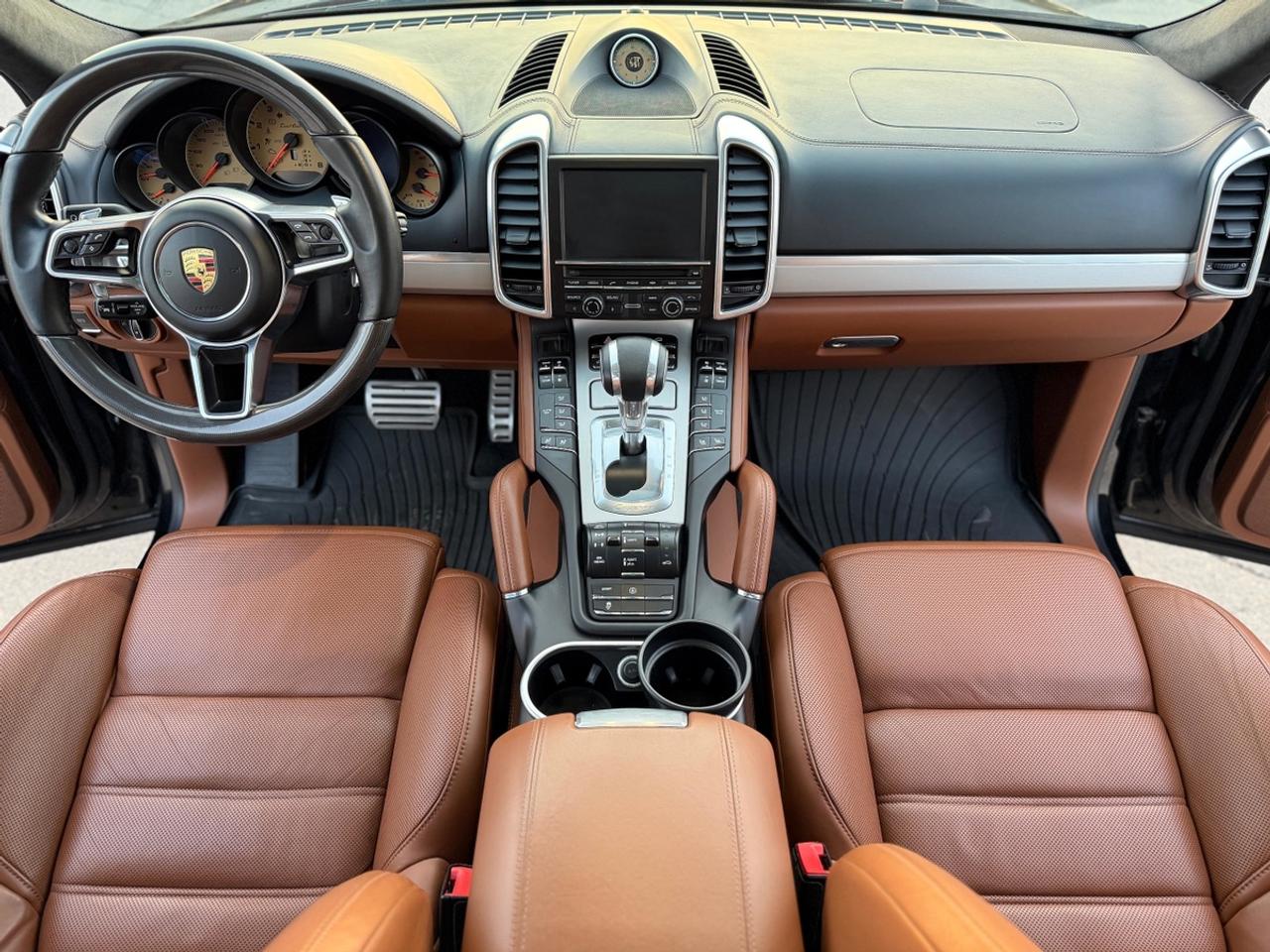 2016 Porsche Cayenne TURBO|MAJOR SERVICE COMPLETED|HIGH MSRP BUILD Photo4