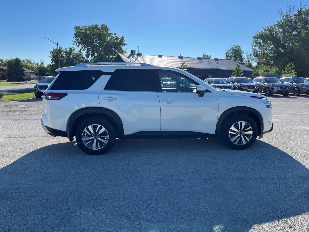 2023 Nissan Pathfinder SL 4dr 4x4 Photo