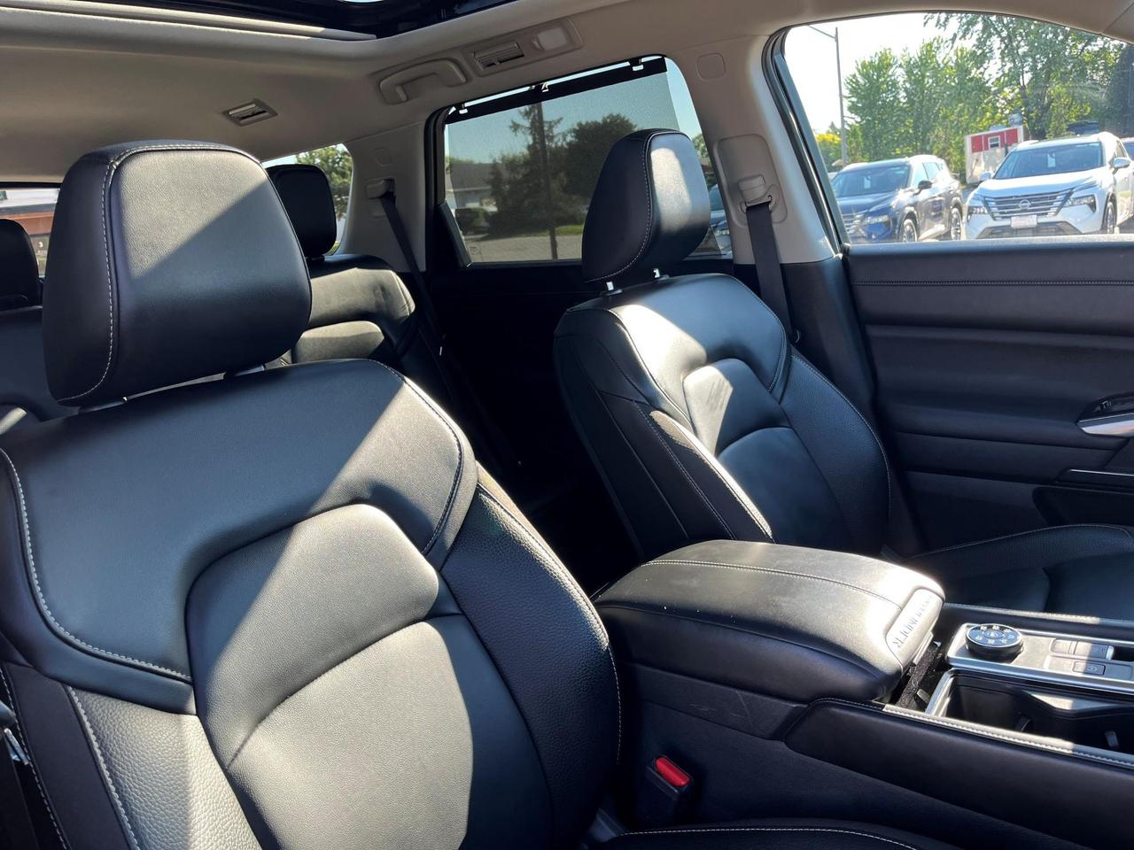 2023 Nissan Pathfinder SL 4dr 4x4 Photo