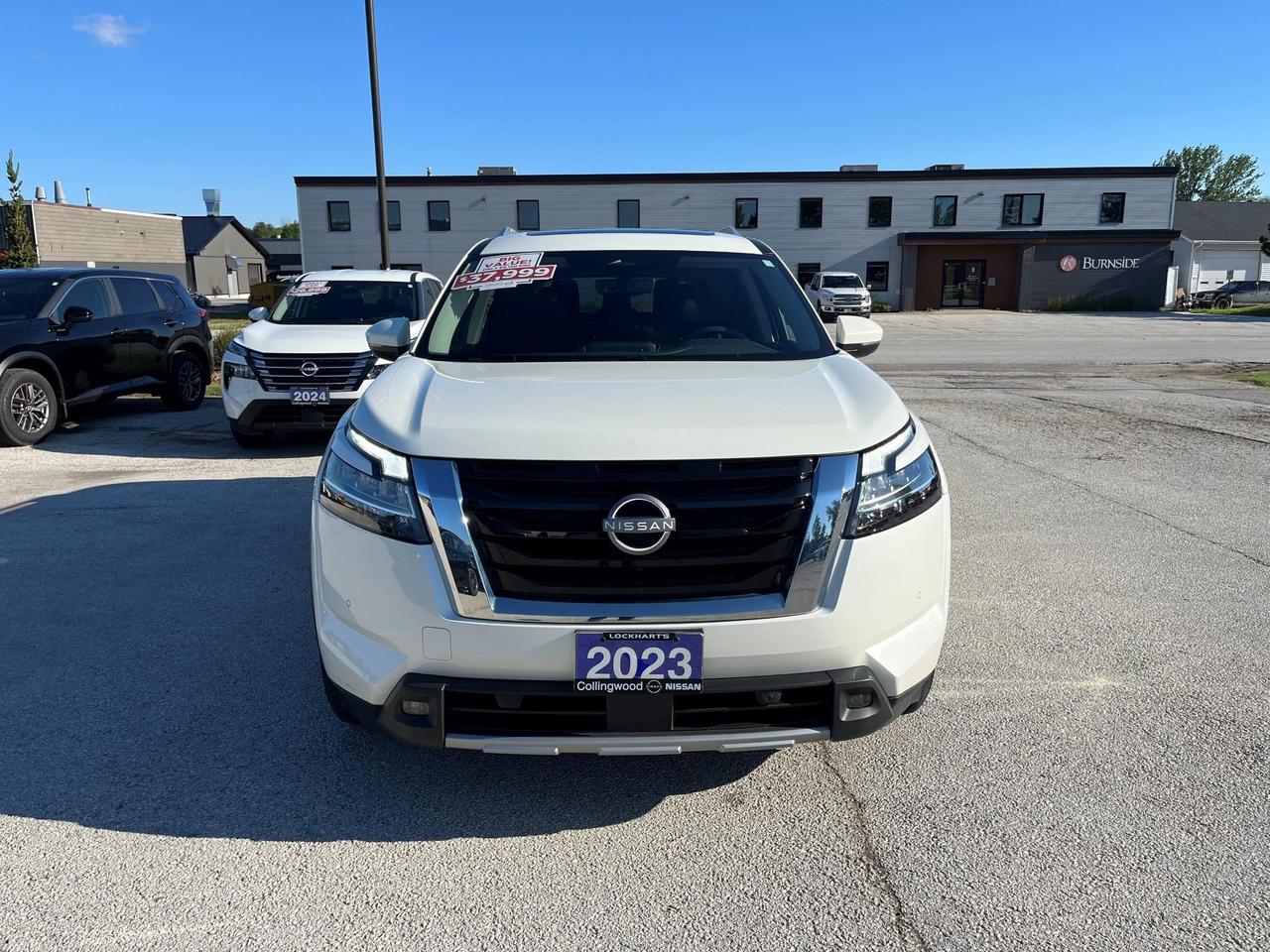 2023 Nissan Pathfinder SL 4dr 4x4 Photo1