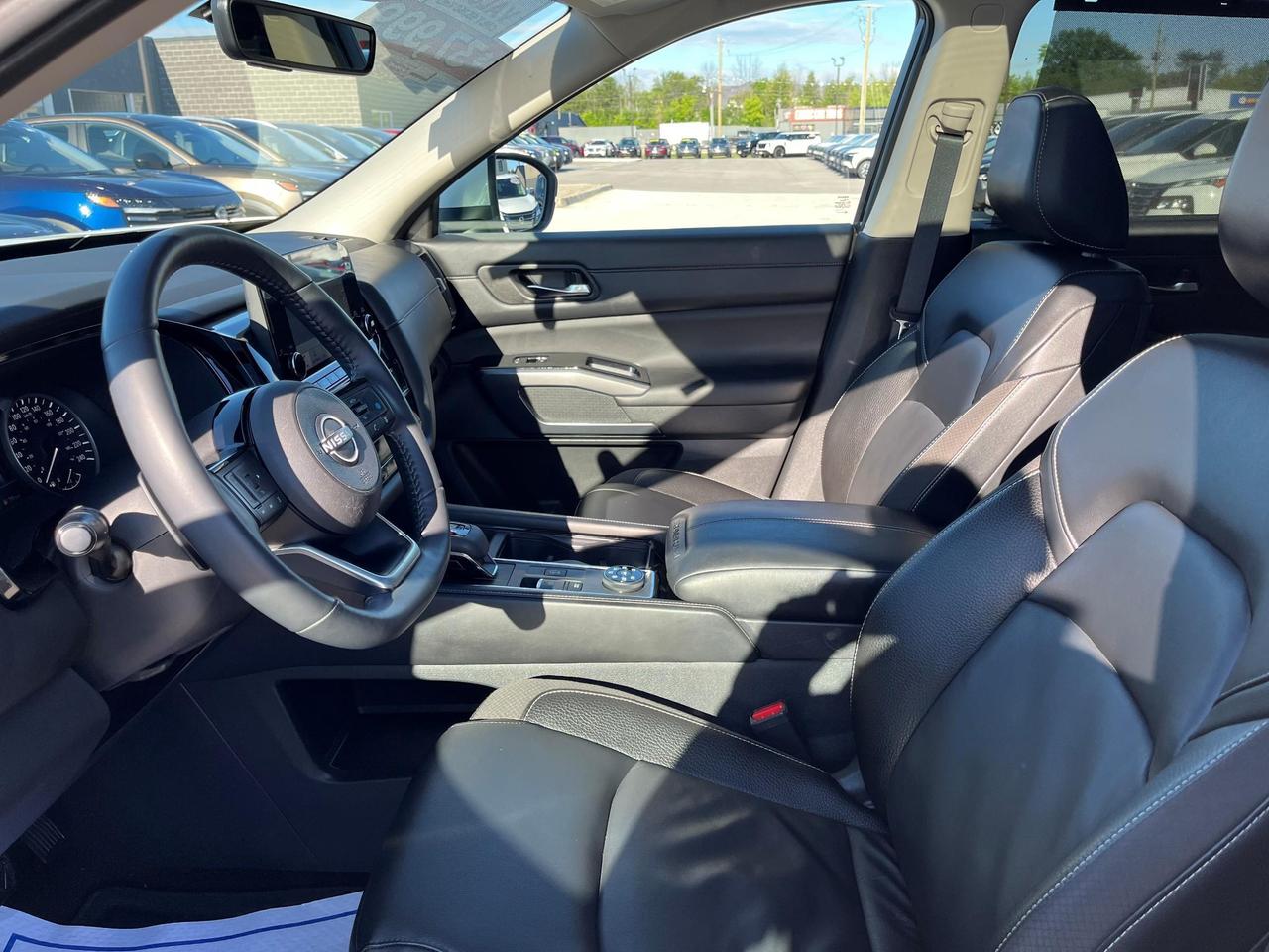 2023 Nissan Pathfinder SL 4dr 4x4 Photo