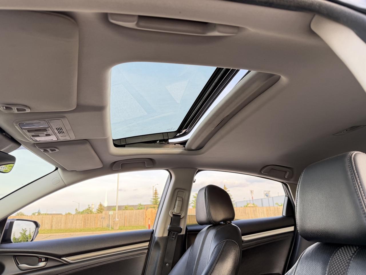 2019 Honda Civic TOURING | No-Accident | Leather | Sunroof | Loaded Photo