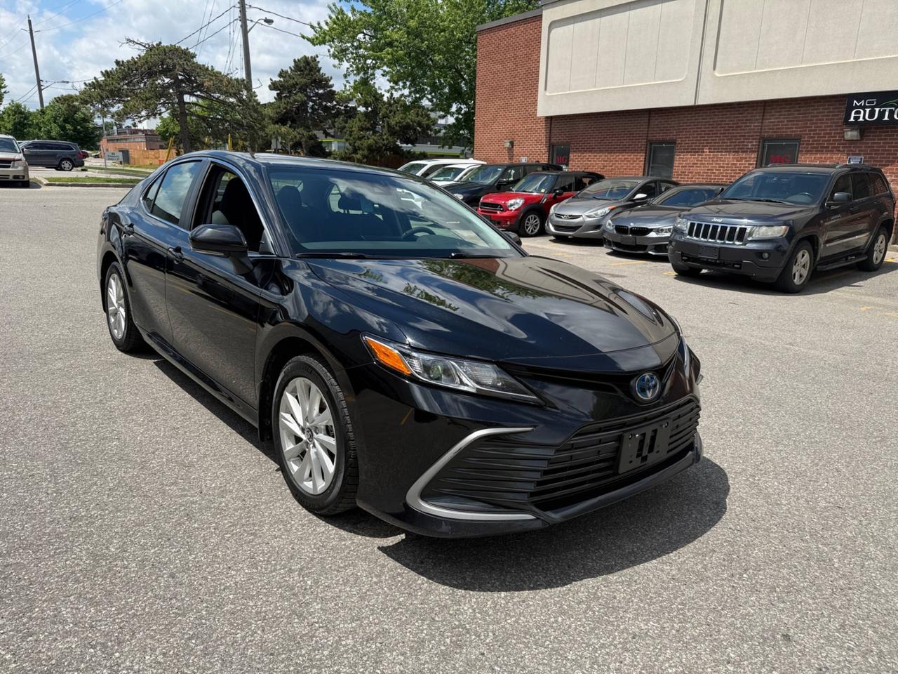 2024 Toyota Camry HYBRID LE Auto Photo2