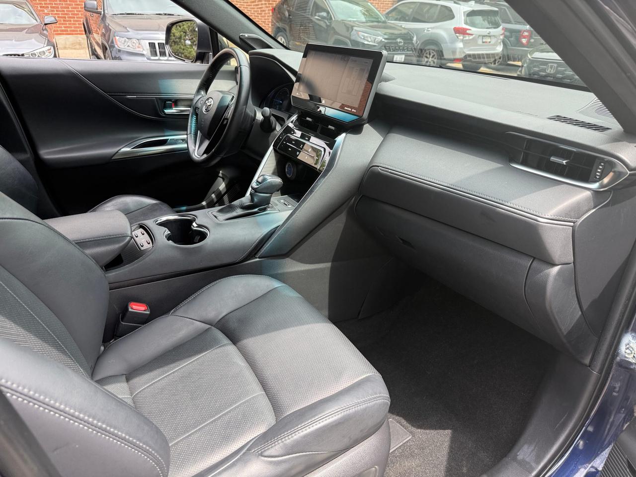 2022 Toyota Venza XLE AWD HYBRID, LEATHER, NAVIGATION, JBL SOUND Photo