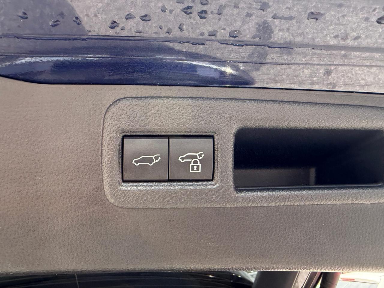 2022 Toyota Venza XLE AWD HYBRID, LEATHER, NAVIGATION, JBL SOUND Photo