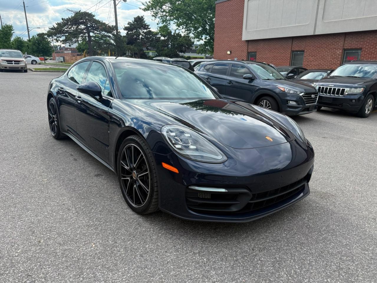2023 Porsche Panamera AWD Photo2