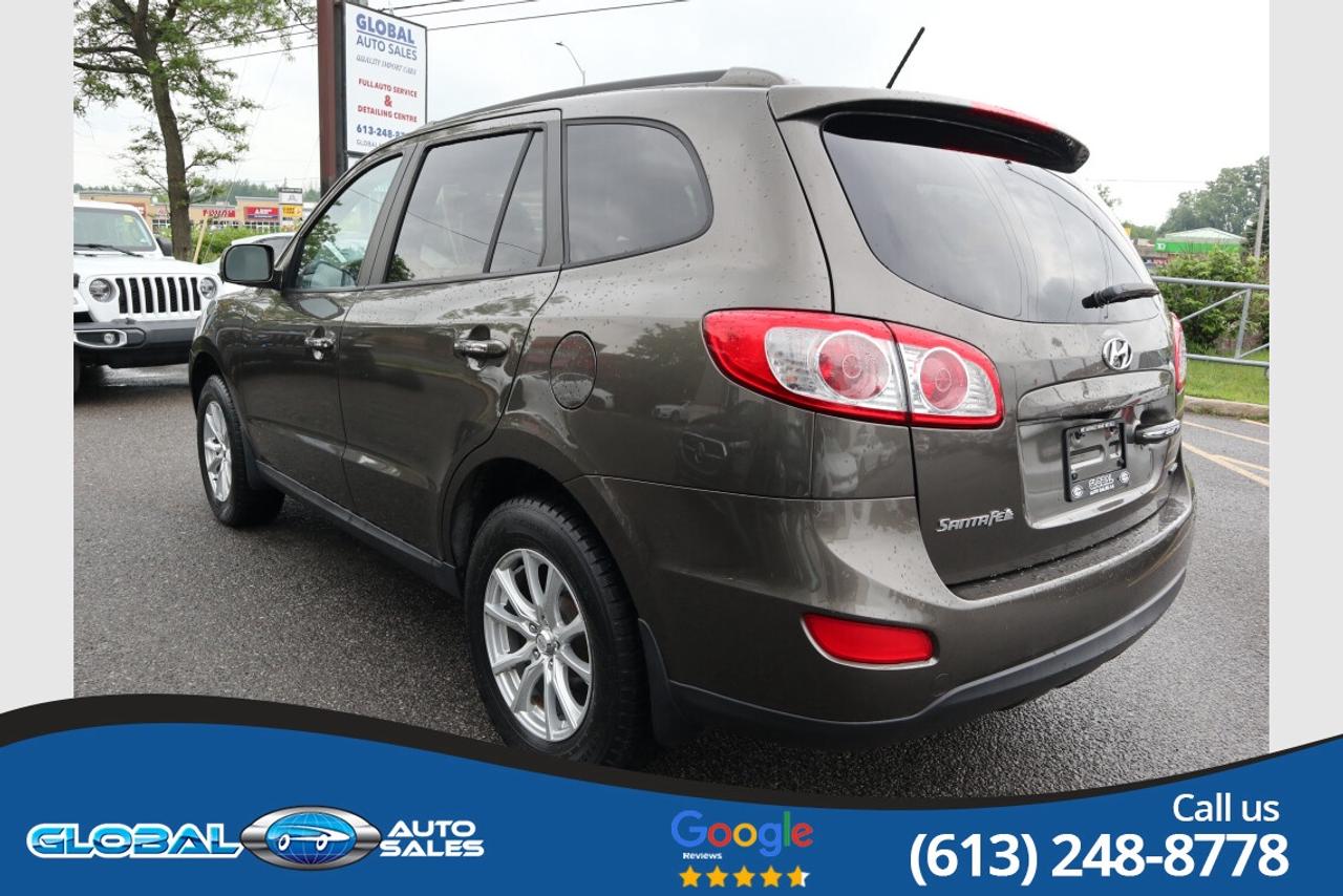 2012 Hyundai Santa Fe SE Photo