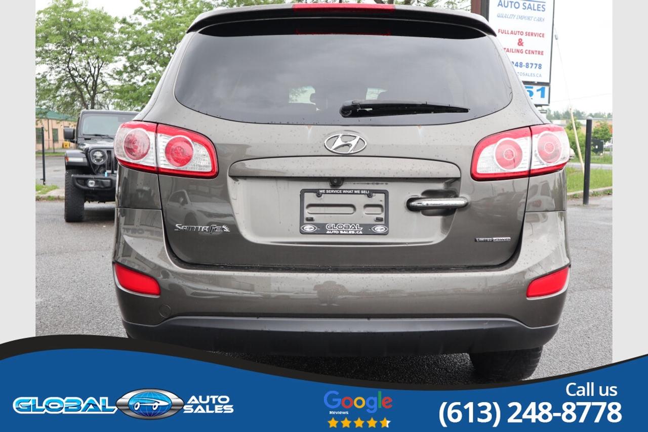 2012 Hyundai Santa Fe SE Photo