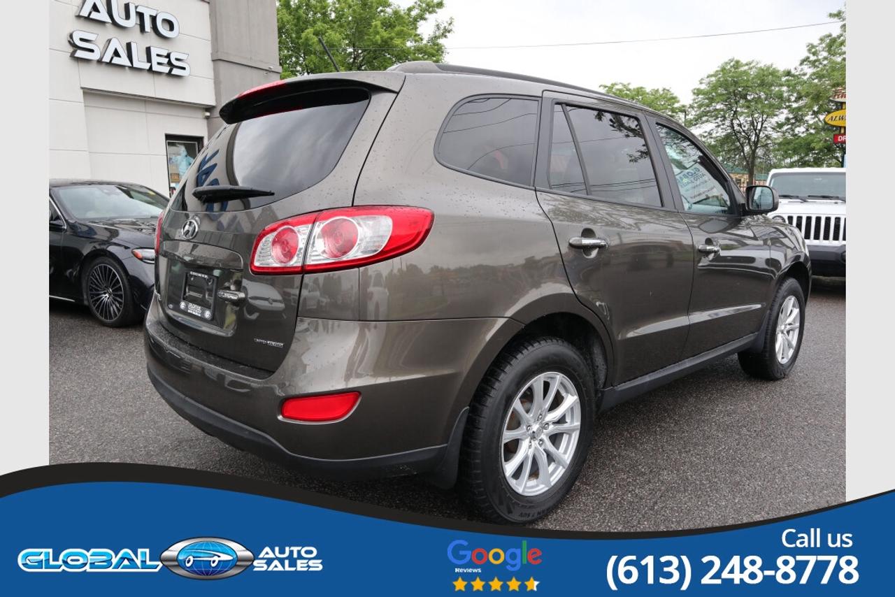 2012 Hyundai Santa Fe SE Photo
