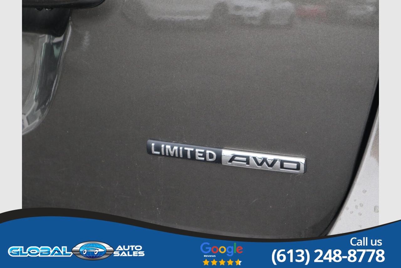 2012 Hyundai Santa Fe SE Photo