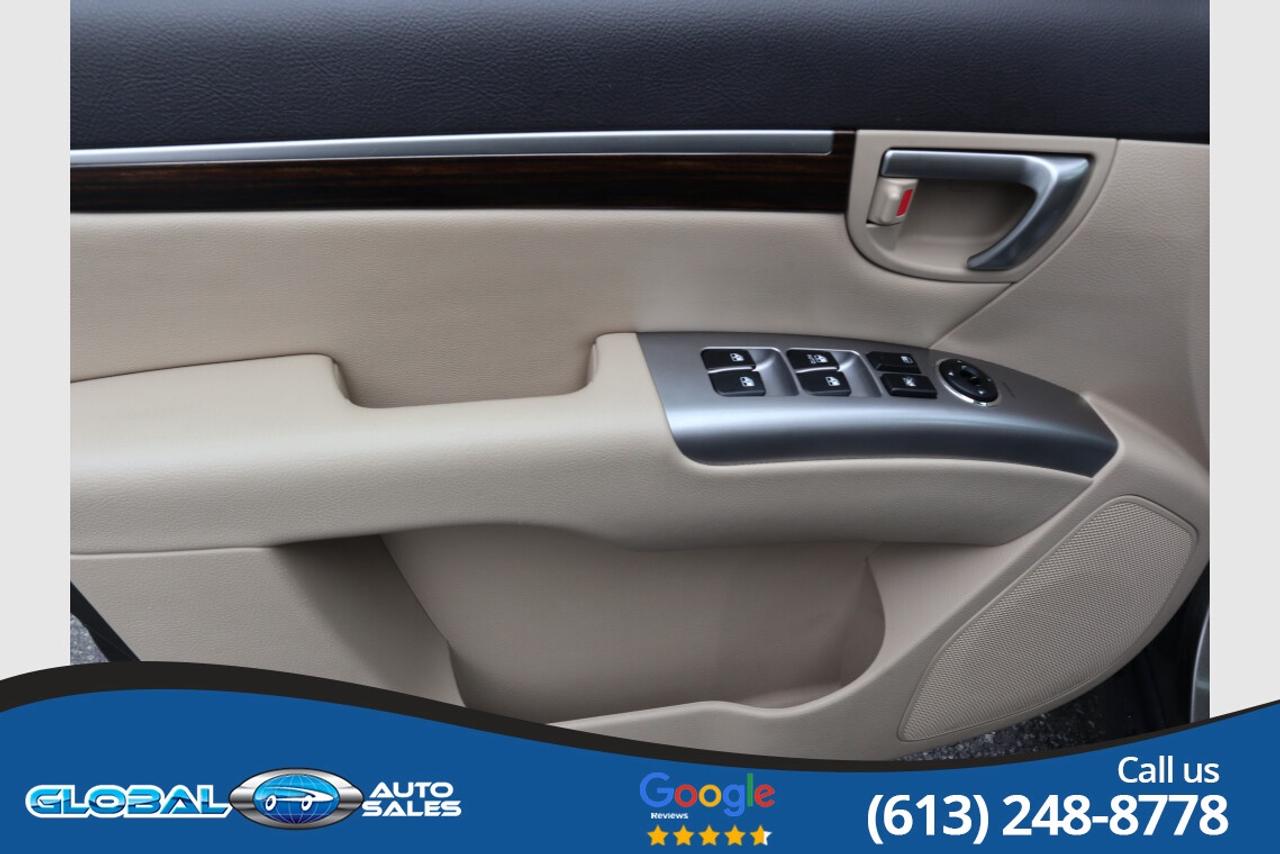 2012 Hyundai Santa Fe SE Photo