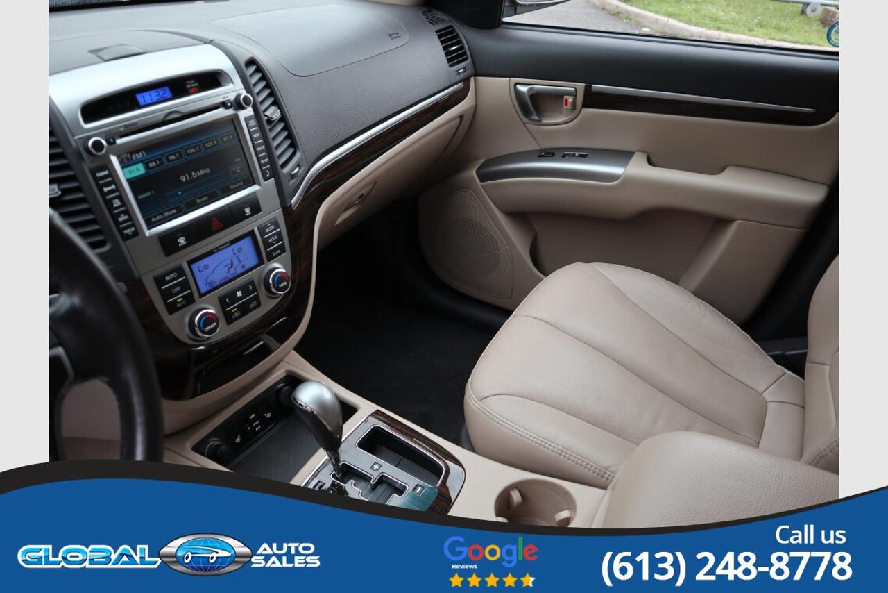 2012 Hyundai Santa Fe SE Photo