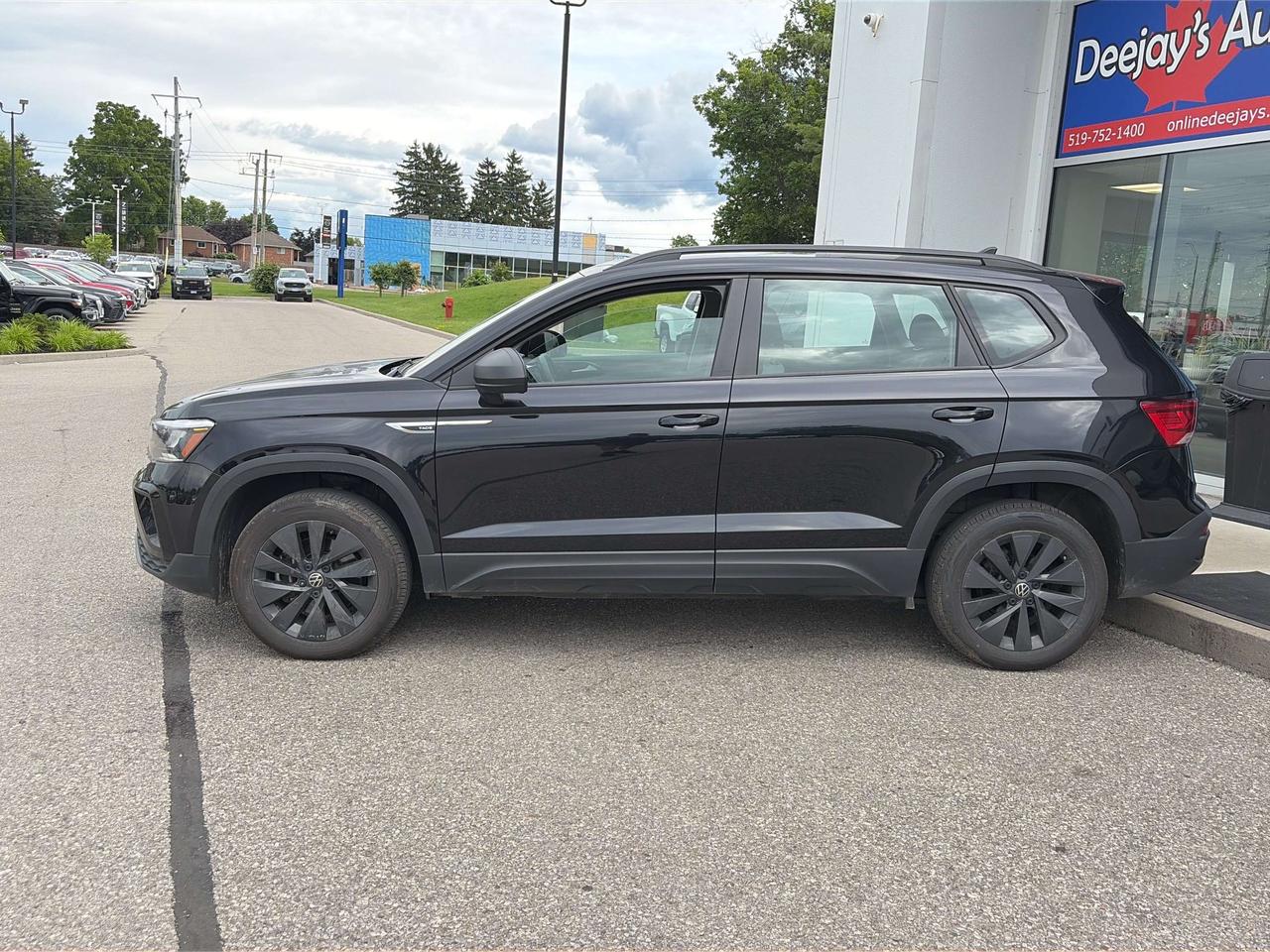 2024 Volkswagen Taos Trendline FWD Photo