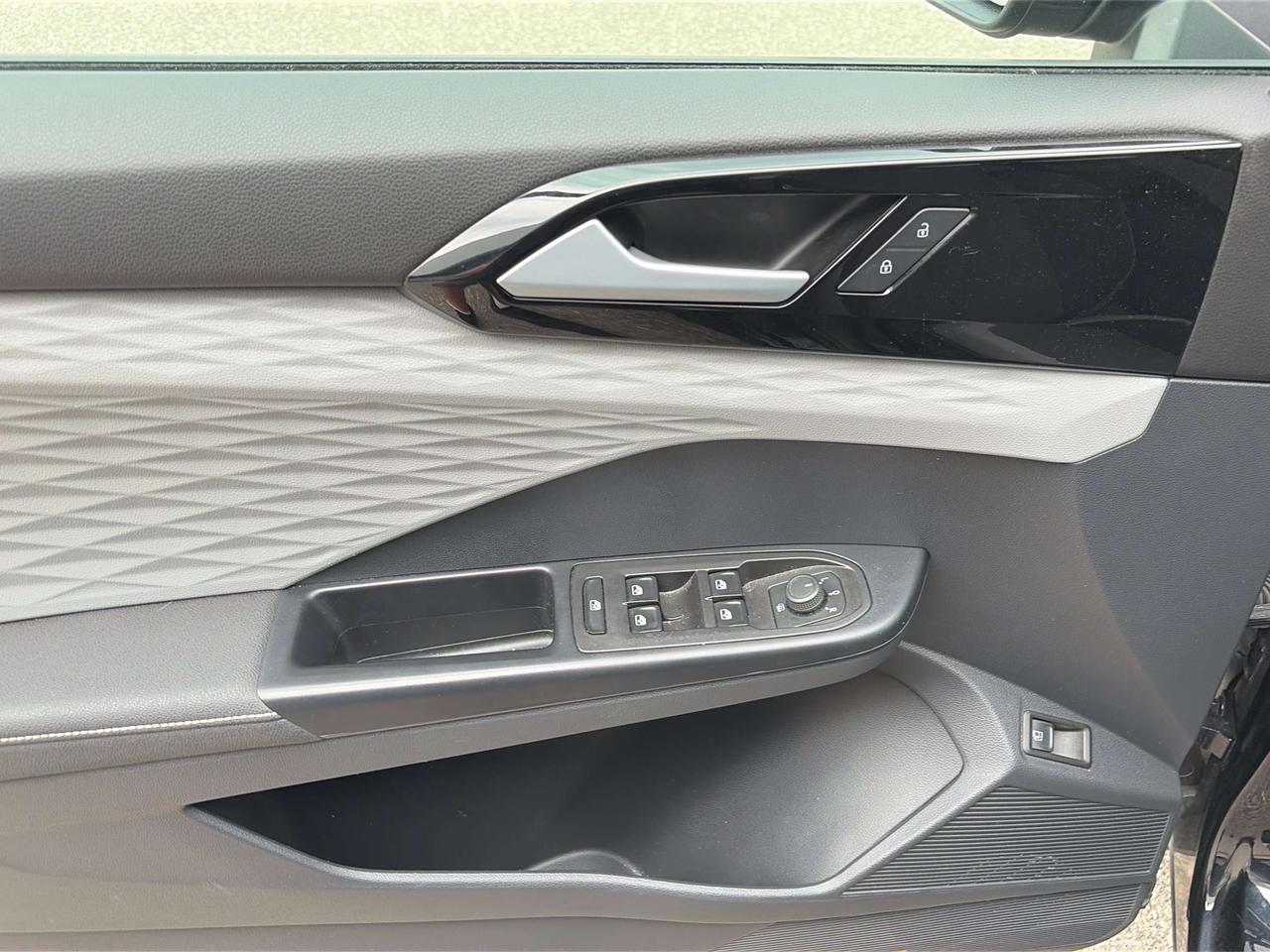 2024 Volkswagen Taos Trendline FWD Photo