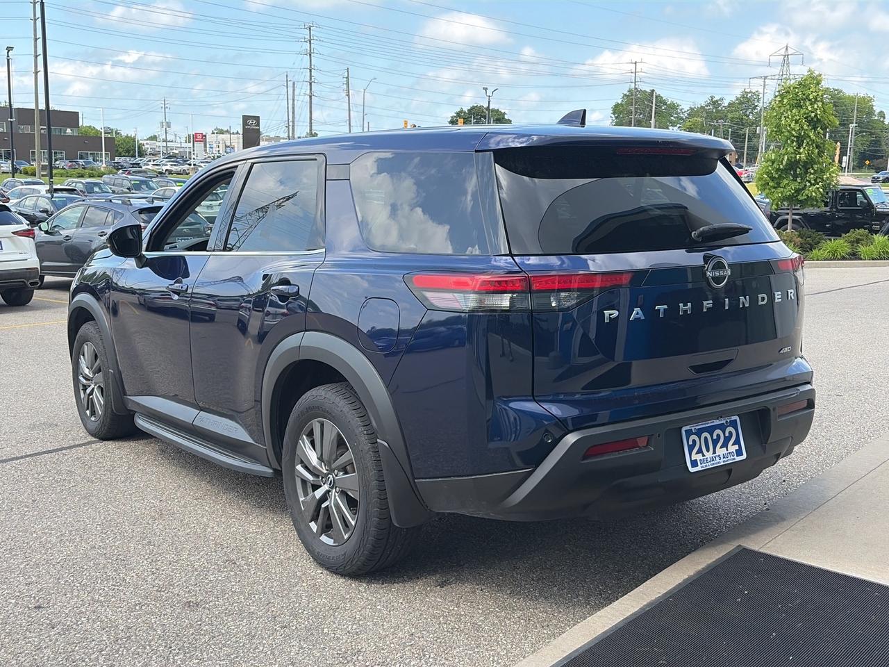 2022 Nissan Pathfinder S Photo