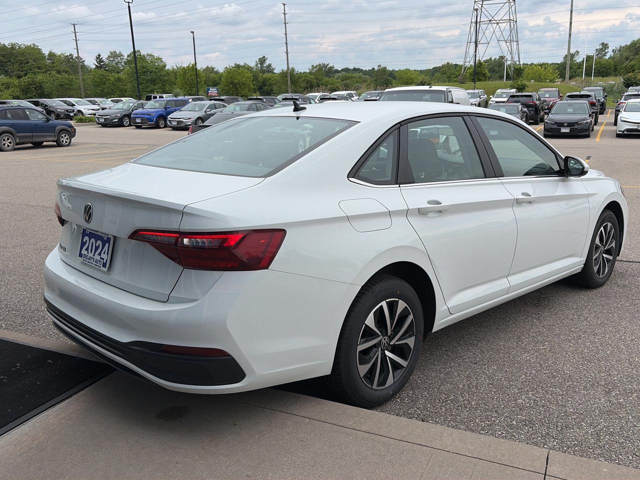 2024 Volkswagen Jetta TRENDLINE AUTO Photo