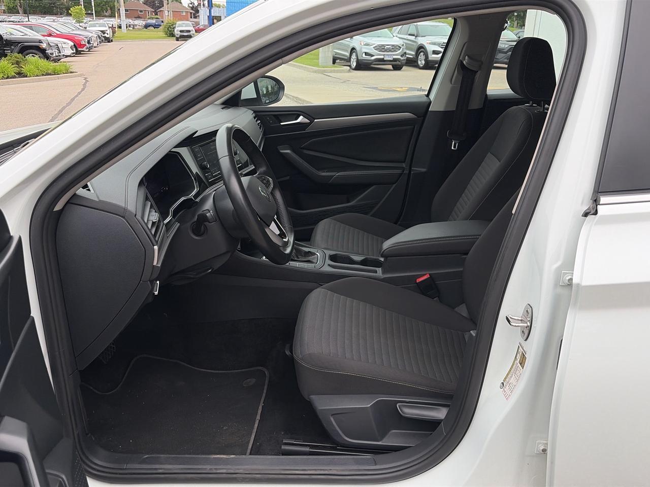 2024 Volkswagen Jetta TRENDLINE AUTO Photo
