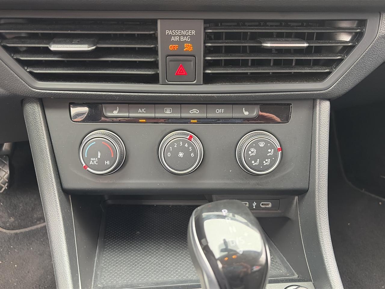 2024 Volkswagen Jetta TRENDLINE AUTO Photo