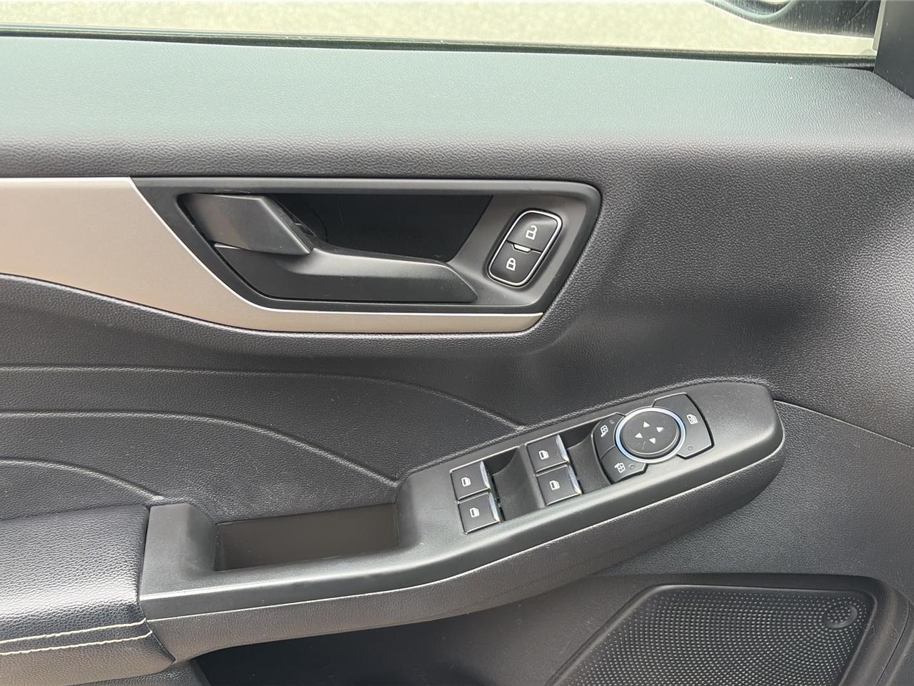 2022 Ford Escape SE Hybrid AWD Photo