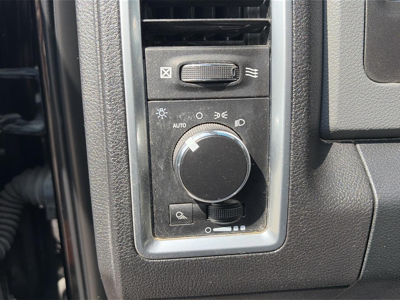 2018 RAM 1500 SLT 4x4 Crew Cab 5'7 Box   Clean Carfax Photo