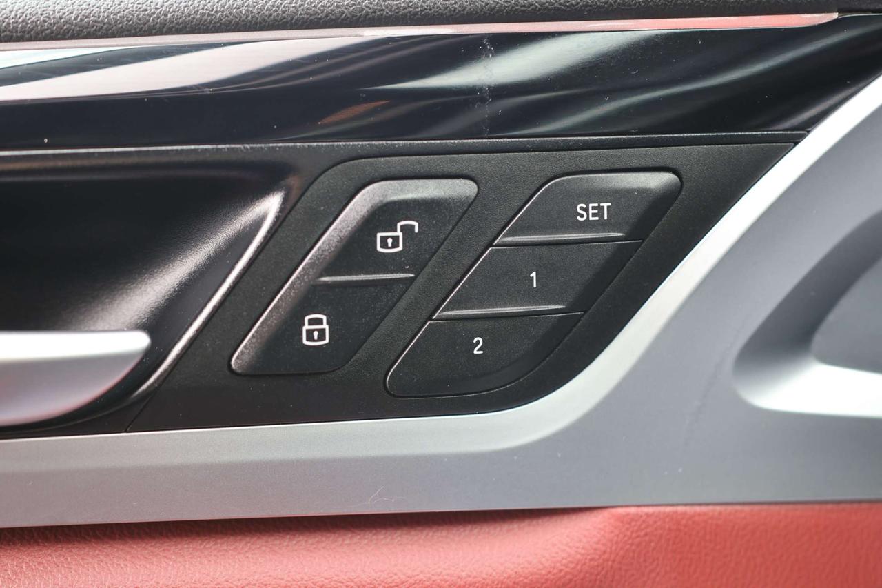 2020 BMW X4 Xdrive30i-AWD-NAV-RED LEATHER/BCAM/BLIS/HUD/P SENSORS/P SEATS/HEATED F&R SEATS/PANO ROOF/KEYLESS/WLC/CARPLAY Photo