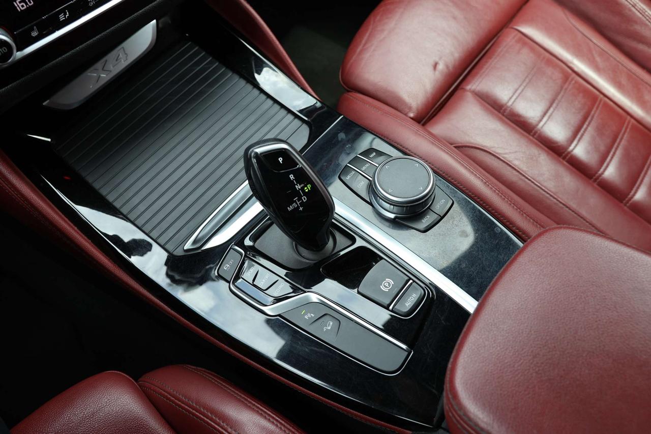 2020 BMW X4 Xdrive30i-AWD-NAV-RED LEATHER/BCAM/BLIS/HUD/P SENSORS/P SEATS/HEATED F&R SEATS/PANO ROOF/KEYLESS/WLC/CARPLAY Photo