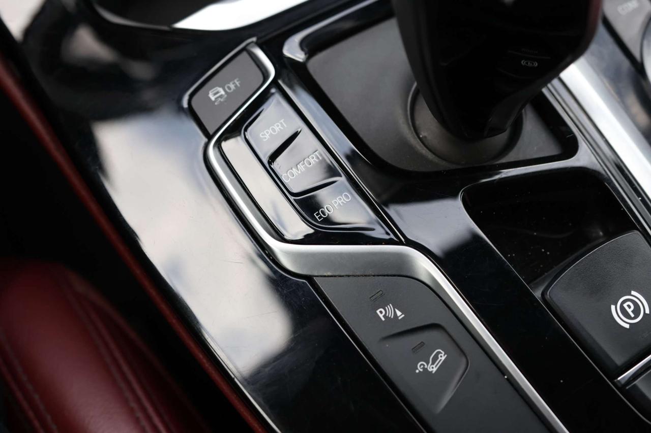 2020 BMW X4 Xdrive30i-AWD-NAV-RED LEATHER/BCAM/BLIS/HUD/P SENSORS/P SEATS/HEATED F&R SEATS/PANO ROOF/KEYLESS/WLC/CARPLAY Photo