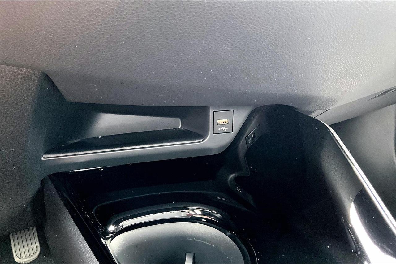 2022 Toyota C-HR XLE PREMIUM   2 TIRE SETS   HEATED SEATS/STEERING Photo