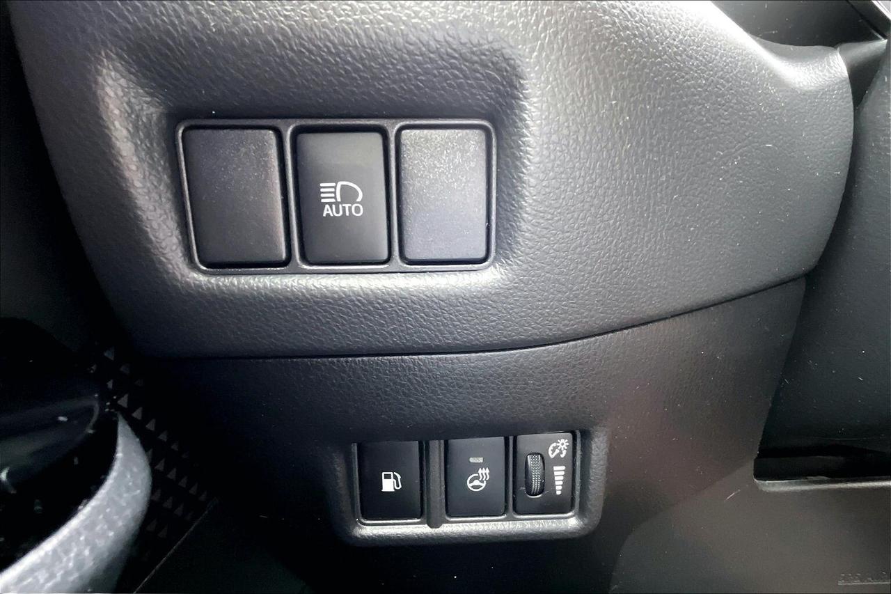 2022 Toyota C-HR XLE PREMIUM   2 TIRE SETS   HEATED SEATS/STEERING Photo