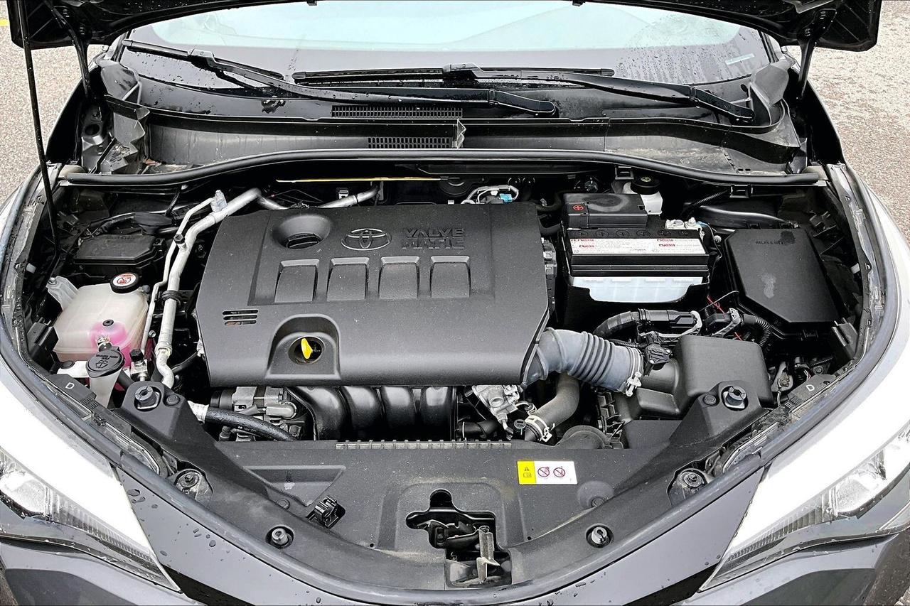 2022 Toyota C-HR XLE PREMIUM   2 TIRE SETS   HEATED SEATS/STEERING Photo
