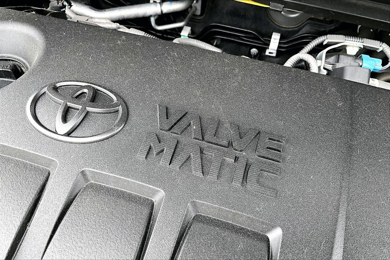 2022 Toyota C-HR XLE PREMIUM   2 TIRE SETS   HEATED SEATS/STEERING Photo