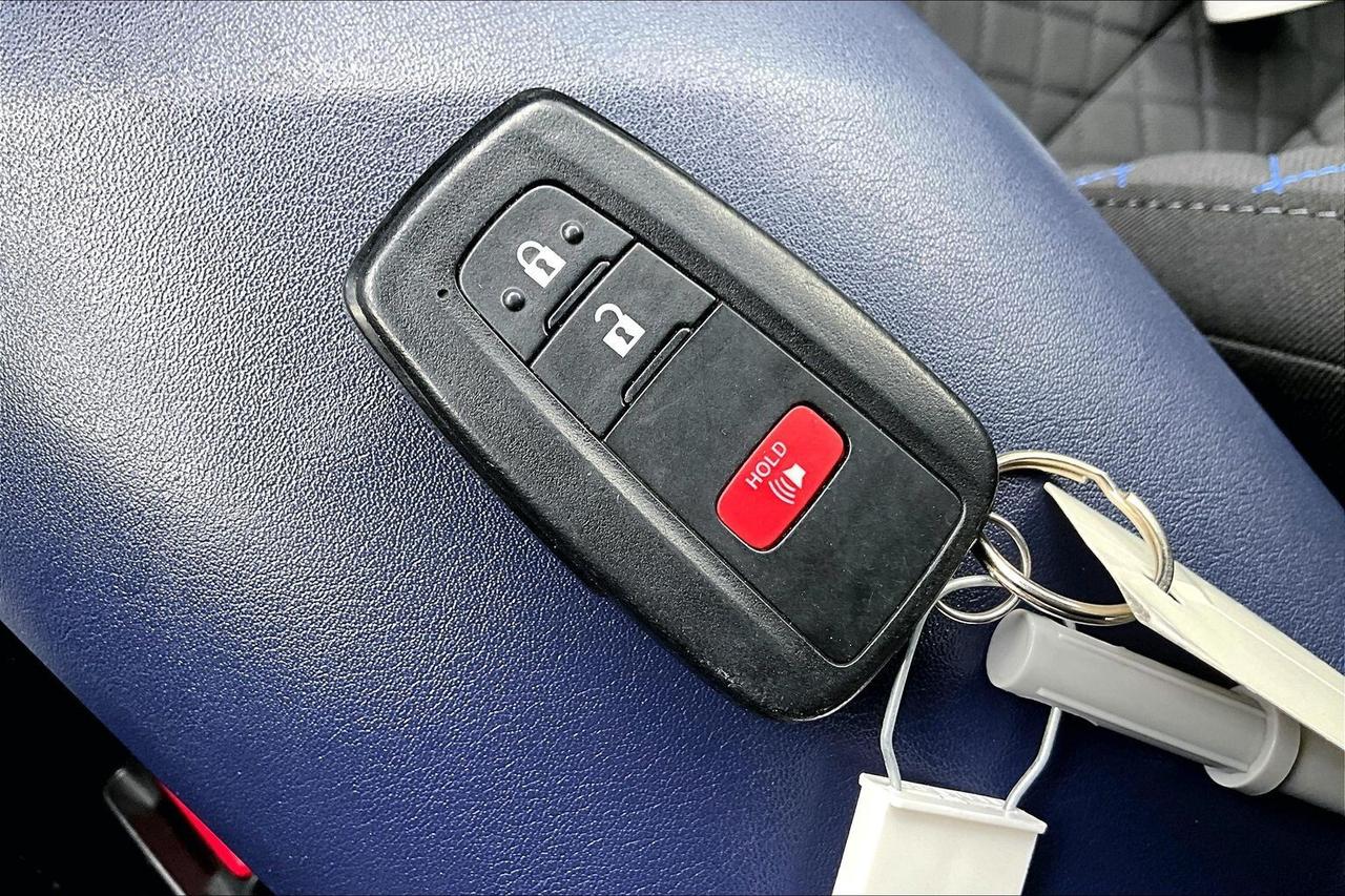 2022 Toyota C-HR XLE PREMIUM   2 TIRE SETS   HEATED SEATS/STEERING Photo