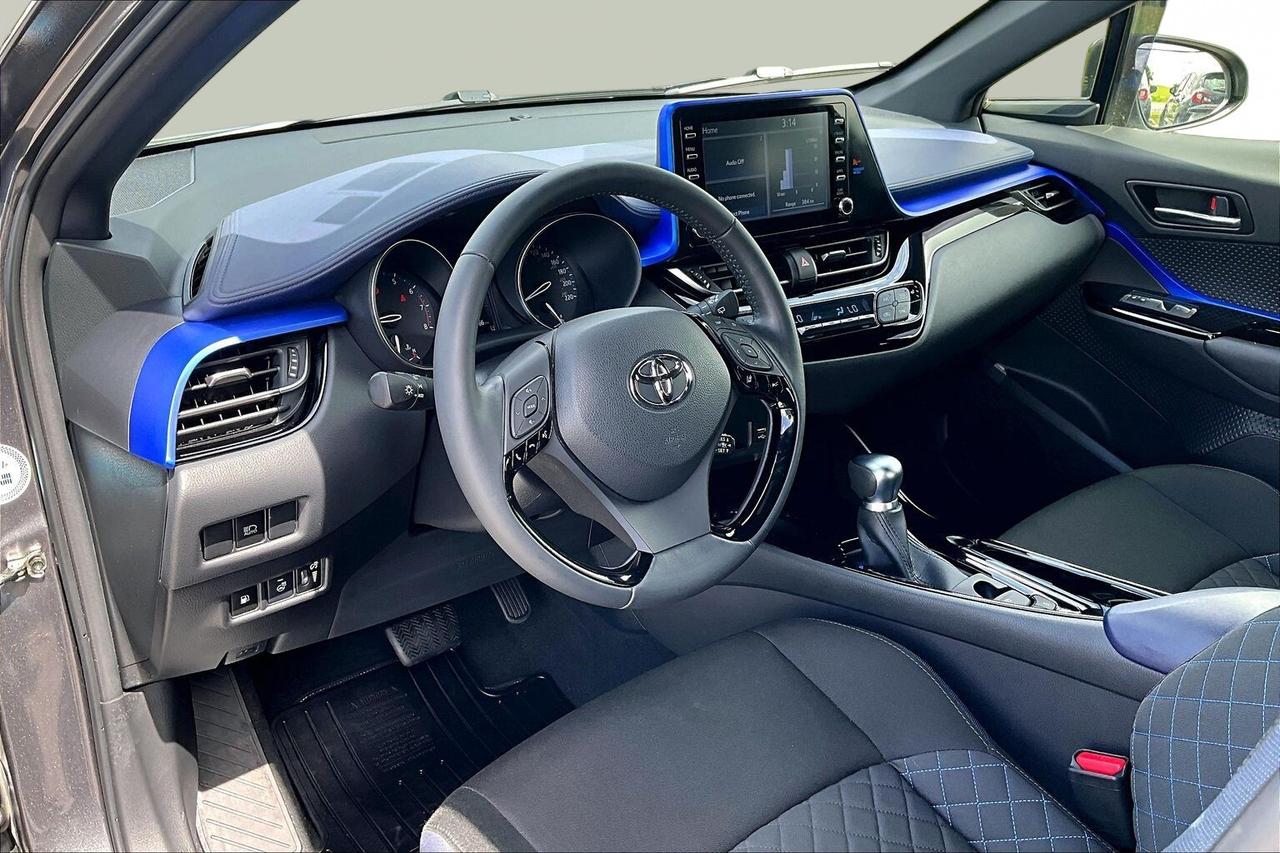 2022 Toyota C-HR XLE PREMIUM   2 TIRE SETS   HEATED SEATS/STEERING Photo