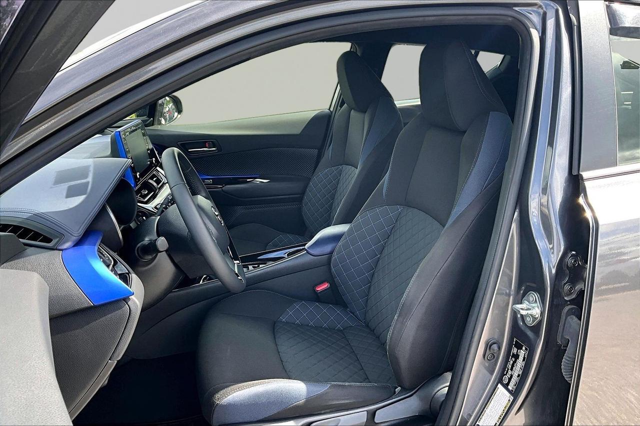 2022 Toyota C-HR XLE PREMIUM   2 TIRE SETS   HEATED SEATS/STEERING Photo