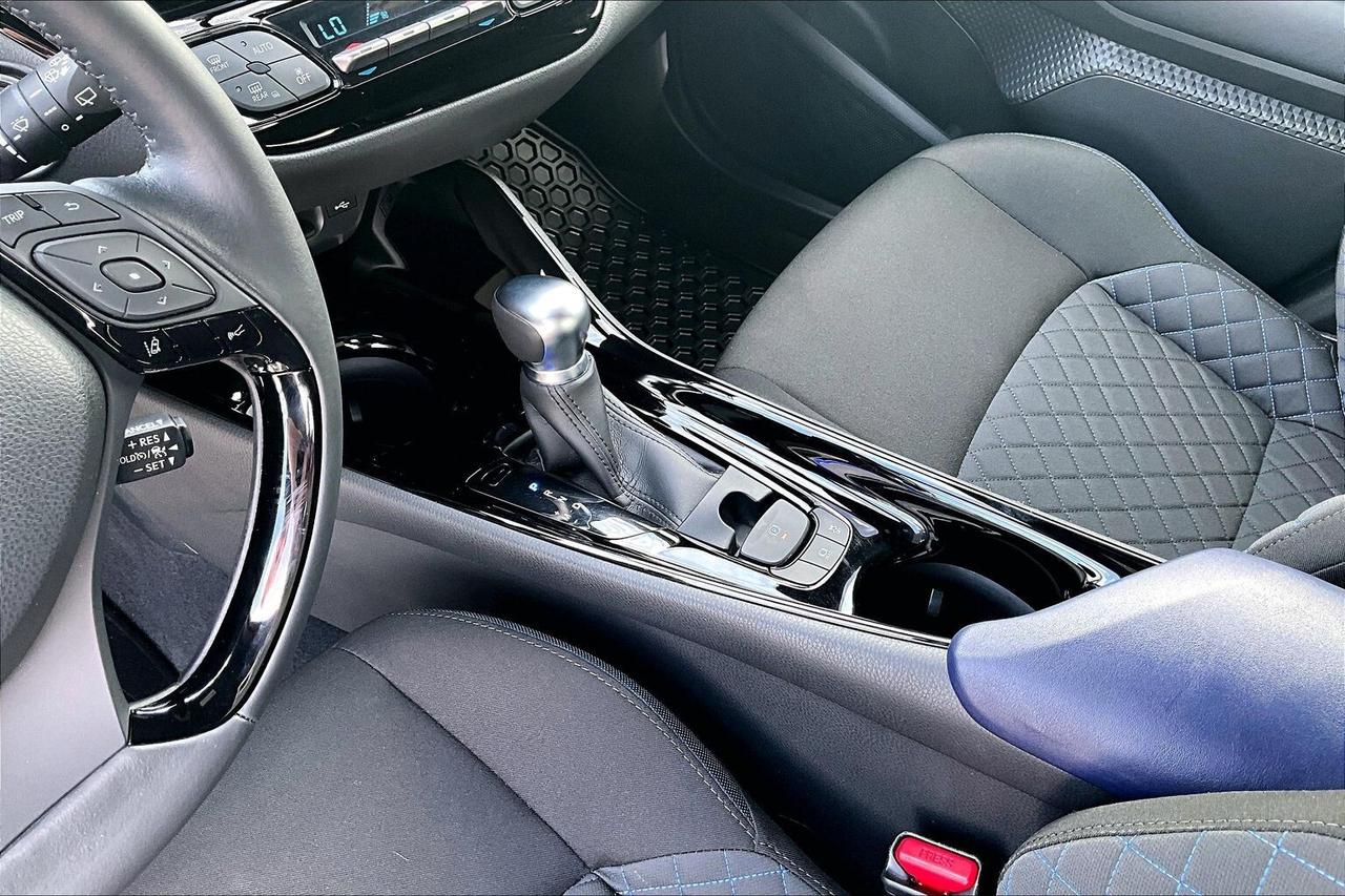 2022 Toyota C-HR XLE PREMIUM   2 TIRE SETS   HEATED SEATS/STEERING Photo