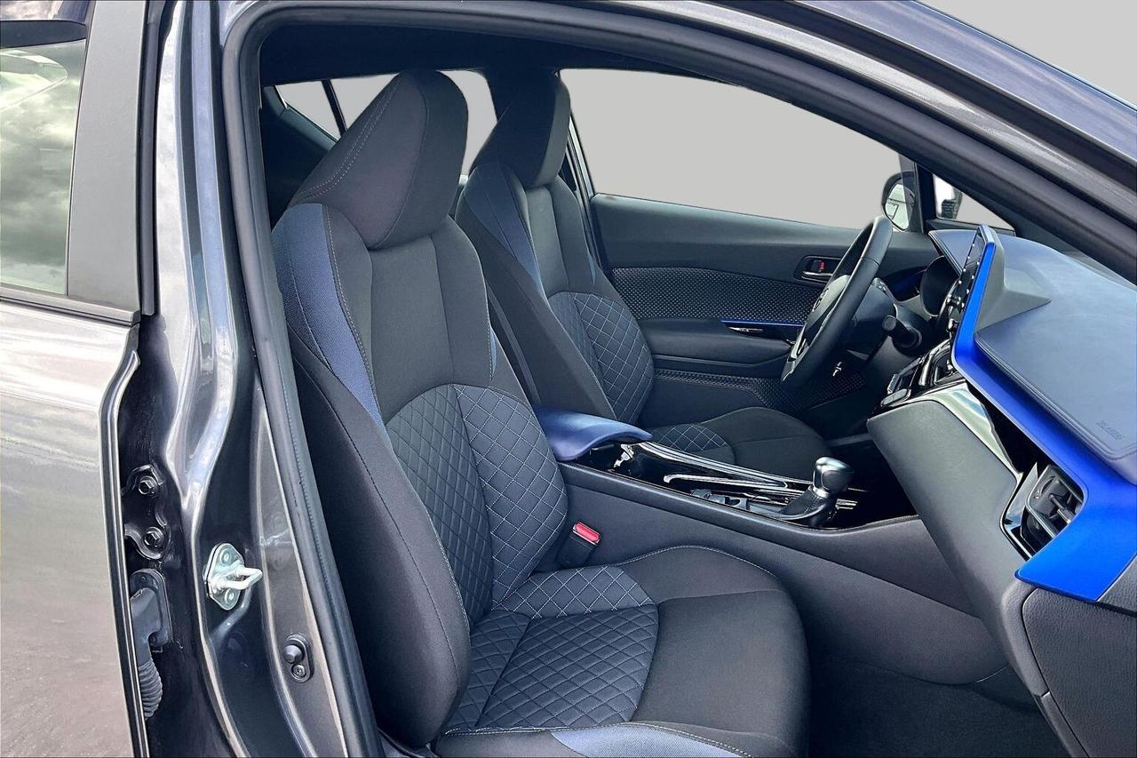 2022 Toyota C-HR XLE PREMIUM   2 TIRE SETS   HEATED SEATS/STEERING Photo