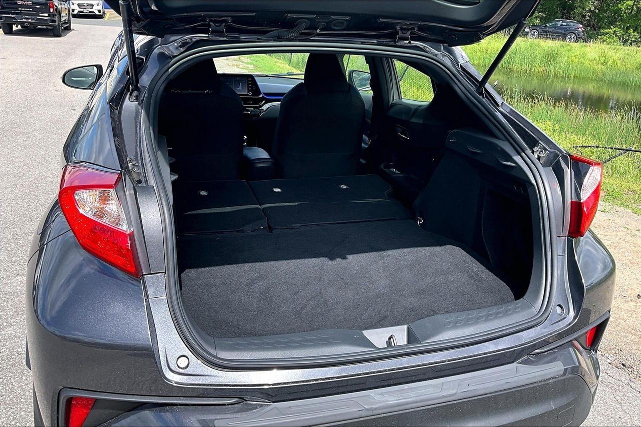 2022 Toyota C-HR XLE PREMIUM   2 TIRE SETS   HEATED SEATS/STEERING Photo