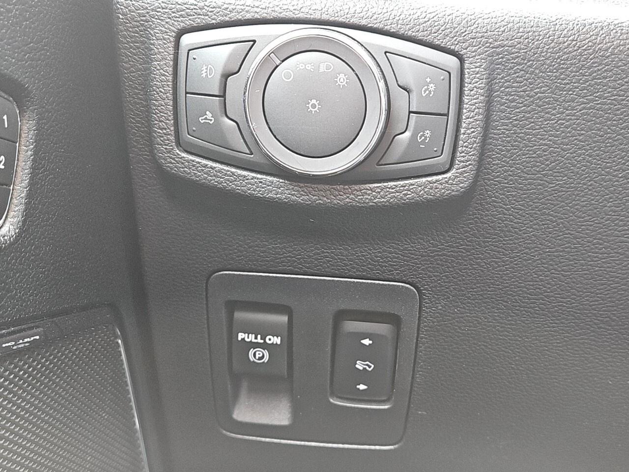 2018 Ford F-150 Lariat 4WD SuperCrew 5.5' Box Photo