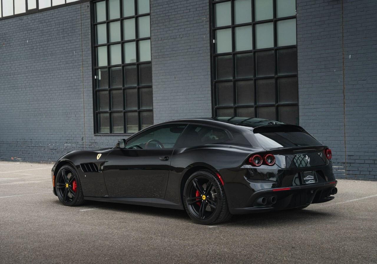 2017 Ferrari GTC4Lusso AWD Photo3