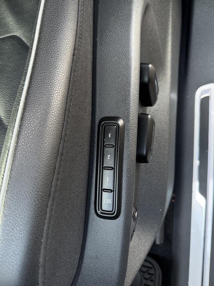 2020 Volkswagen Tiguan Highline 4MOTION   Clean Carfax! Photo
