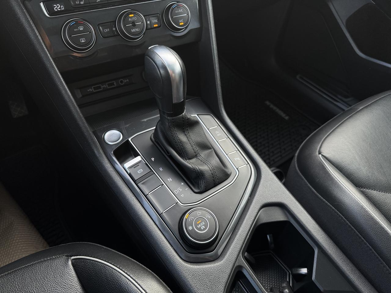 2020 Volkswagen Tiguan Highline 4MOTION   Clean Carfax! Photo