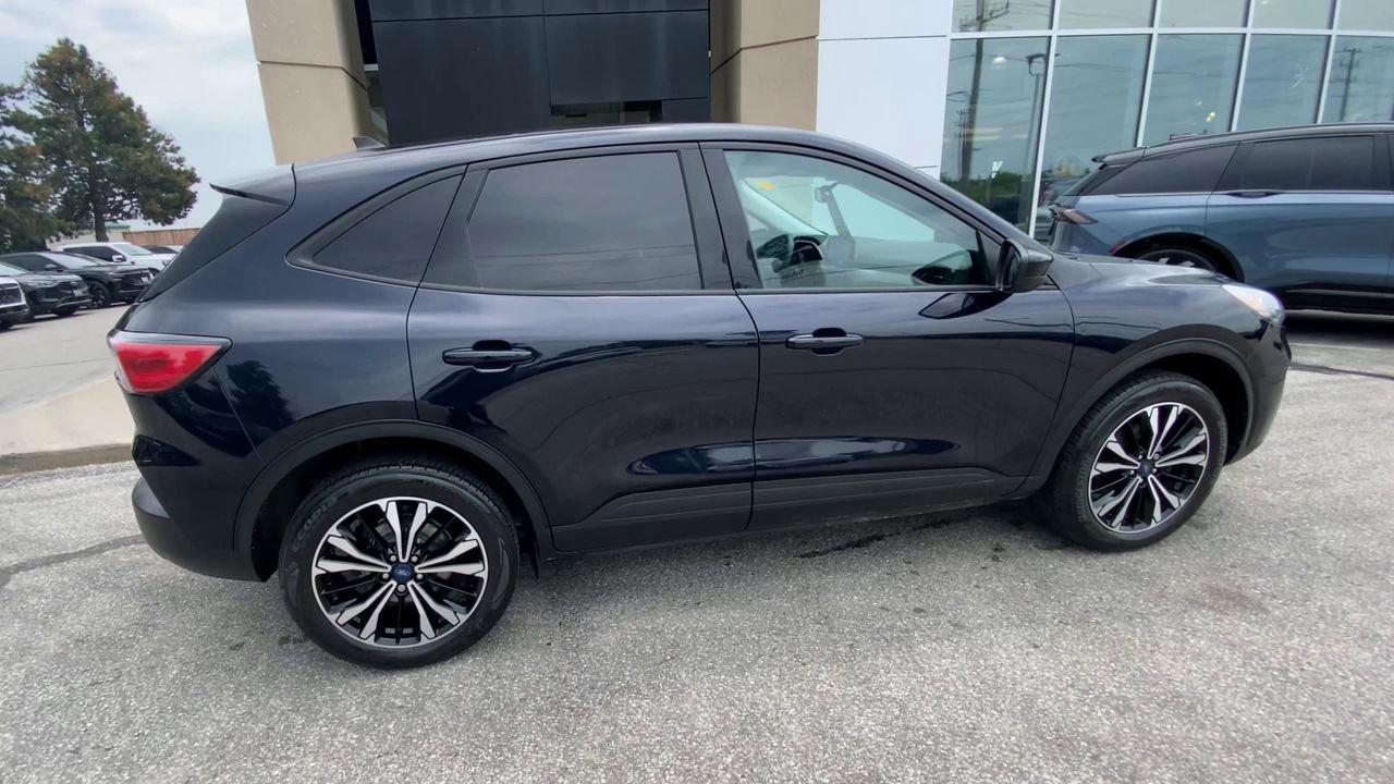 2021 Ford Escape SE Photo