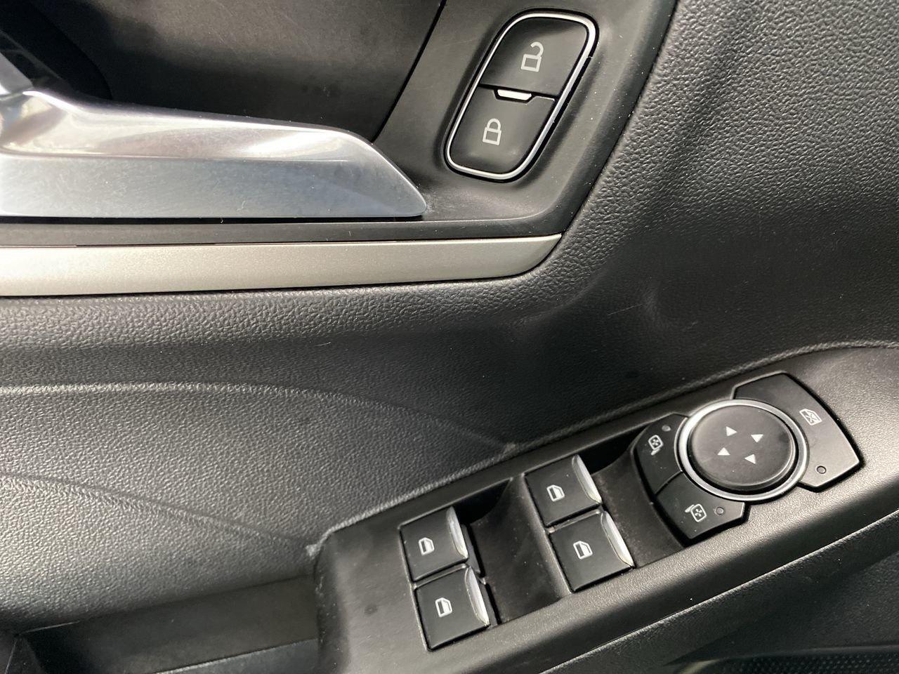 2021 Ford Escape SE Photo