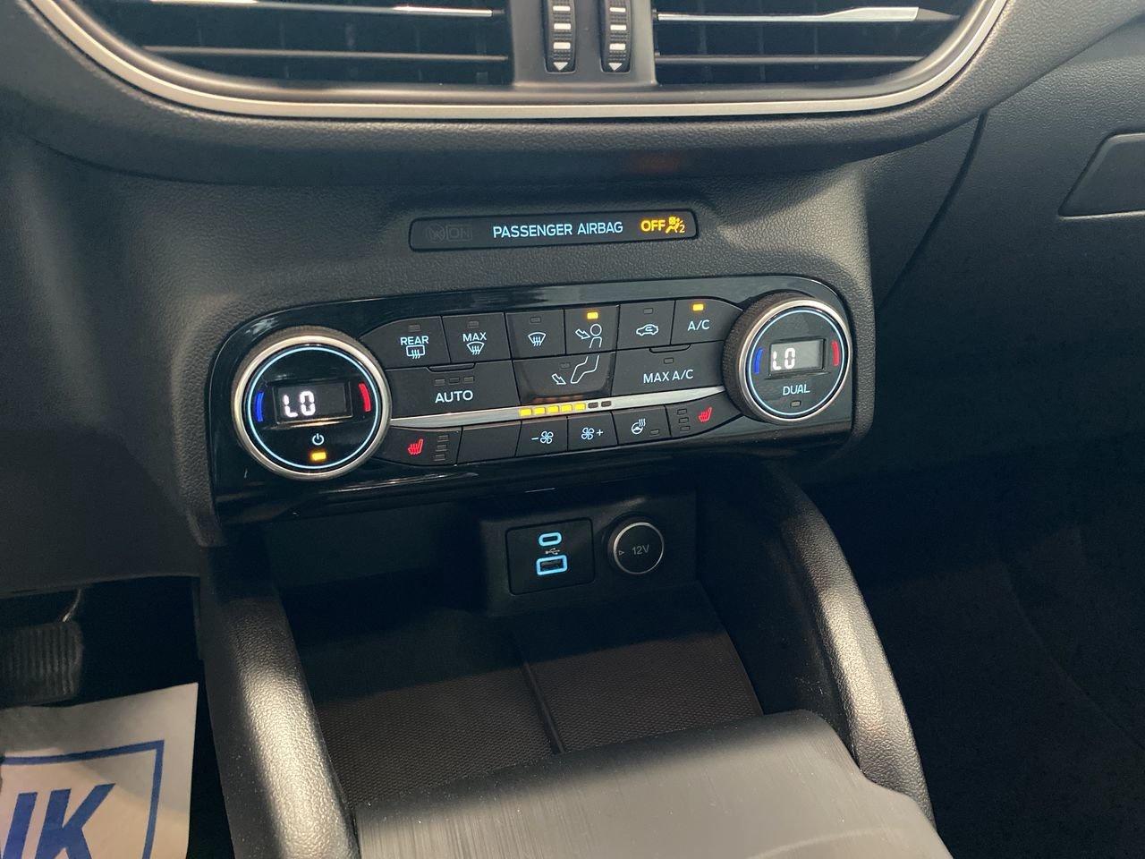 2021 Ford Escape SE Photo