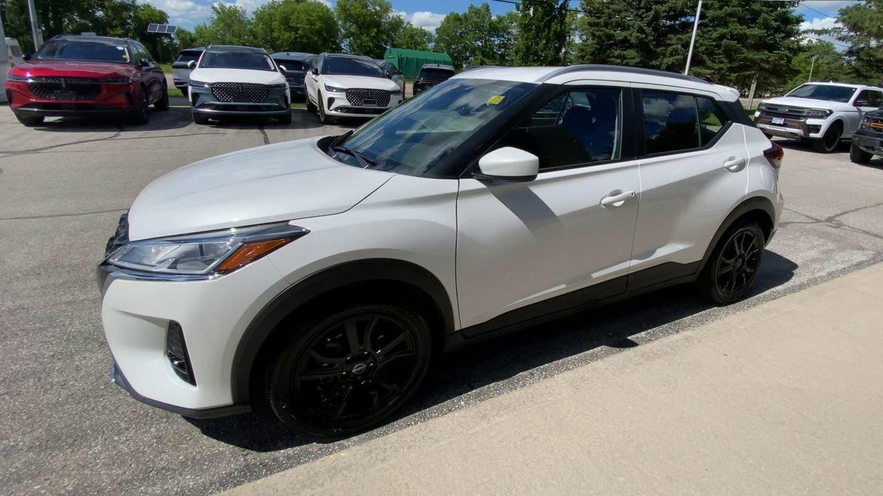2022 Nissan Kicks SV Photo3