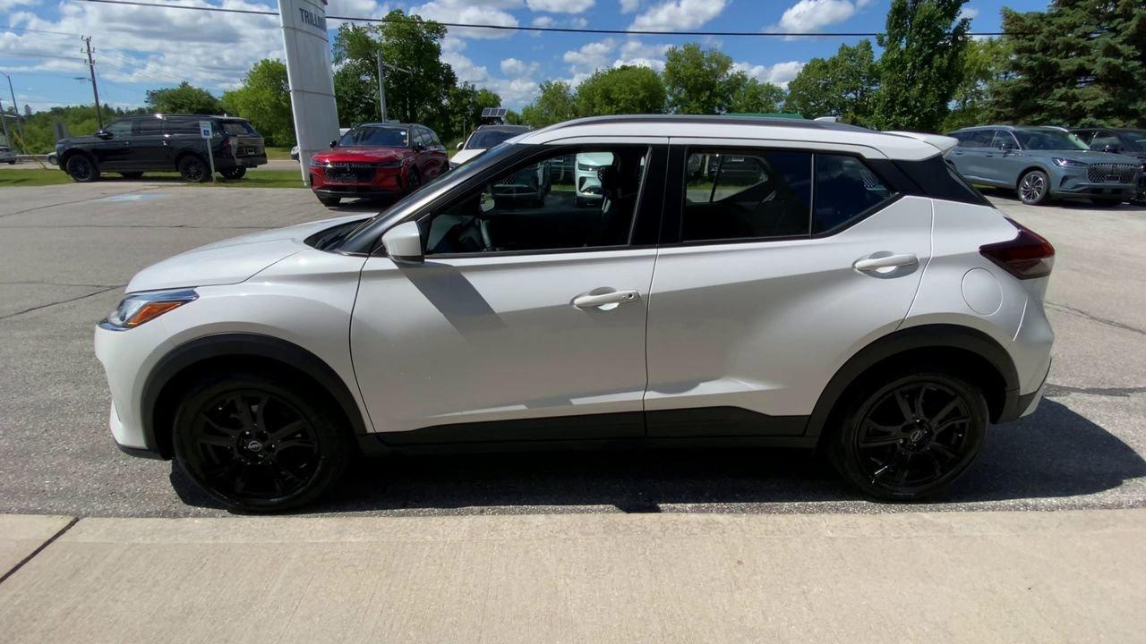 2022 Nissan Kicks SV Photo