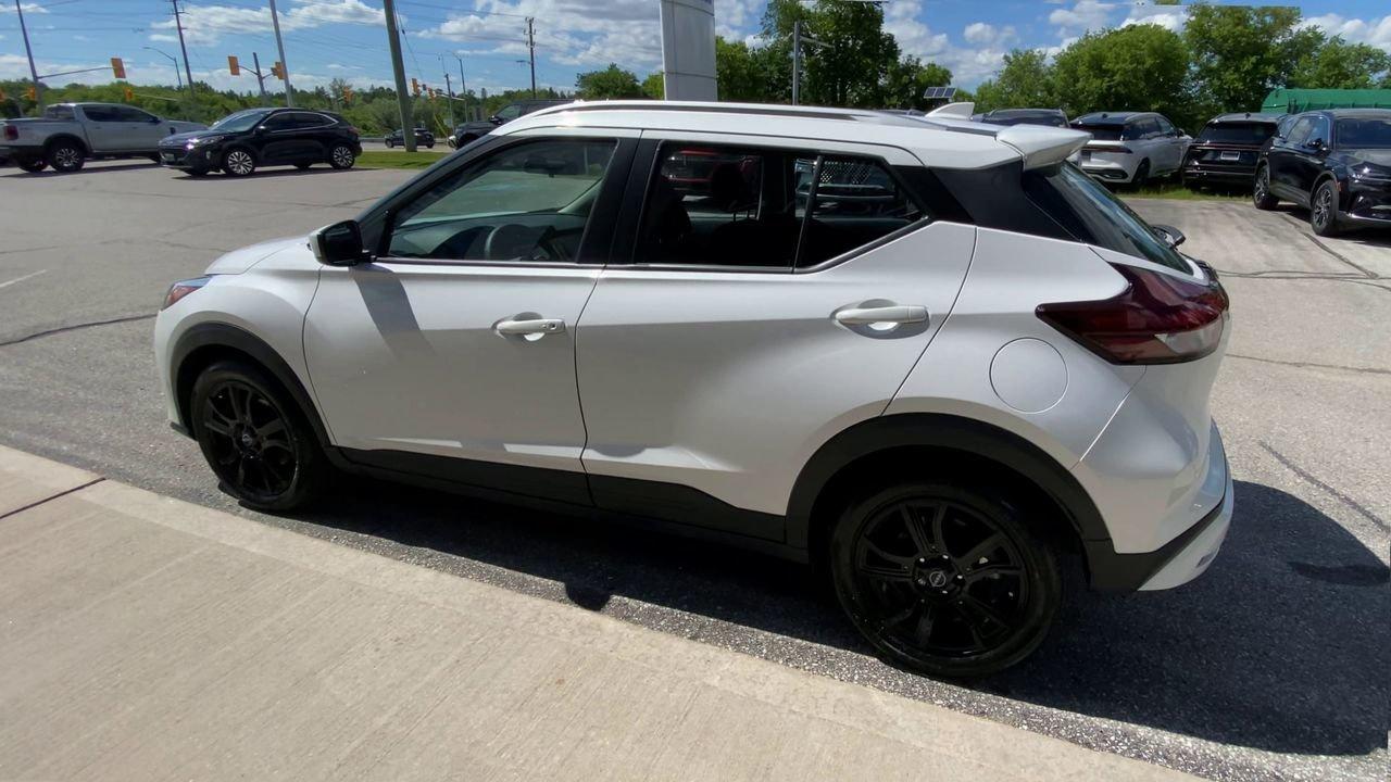 2022 Nissan Kicks SV Photo